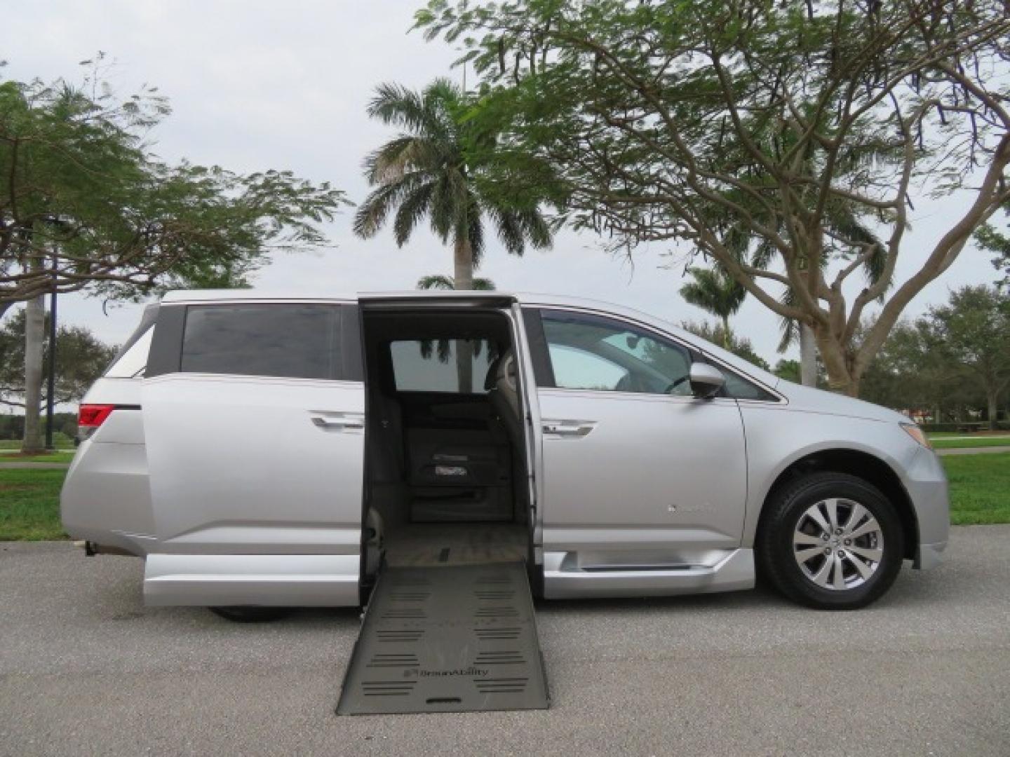 2014 Silver /GRAY Honda Odyssey EX-L (5FNRL5H68EB) with an 3.5L V6 SOHC 24V engine, 6-Speed Automatic transmission, located at 4301 Oak Circle #19, Boca Raton, FL, 33431, (954) 561-2499, 26.388861, -80.084038 - You are looking at Gorgeous Low Mileage 2014 Honda Odyssey EX-L Braunability Freedom Van Handicap Van Wheelchair Van Conversion Van with 25K Original Miles, Power Side Entry Ramp with Kneeling Van Function, Passenger Side Quick Lock System (same as ez lock), Quick Release Front Seats, Tie Down Syste - Photo#53